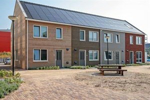 Tijdelijke, circulaire huizen op het Groninger Suikerunieterrein. (Foto: Funda)