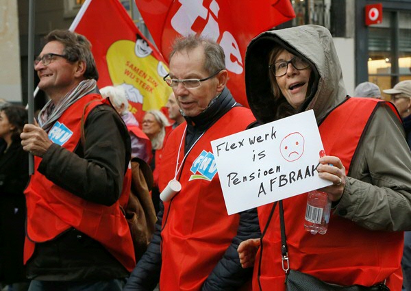 ‘There are many uncertain jobs at the moment. Many jobs aren’t even really jobs, because people are formally subcontractors for online platforms.' (Photo: Linda van Dam/Nationale Beeldbank)