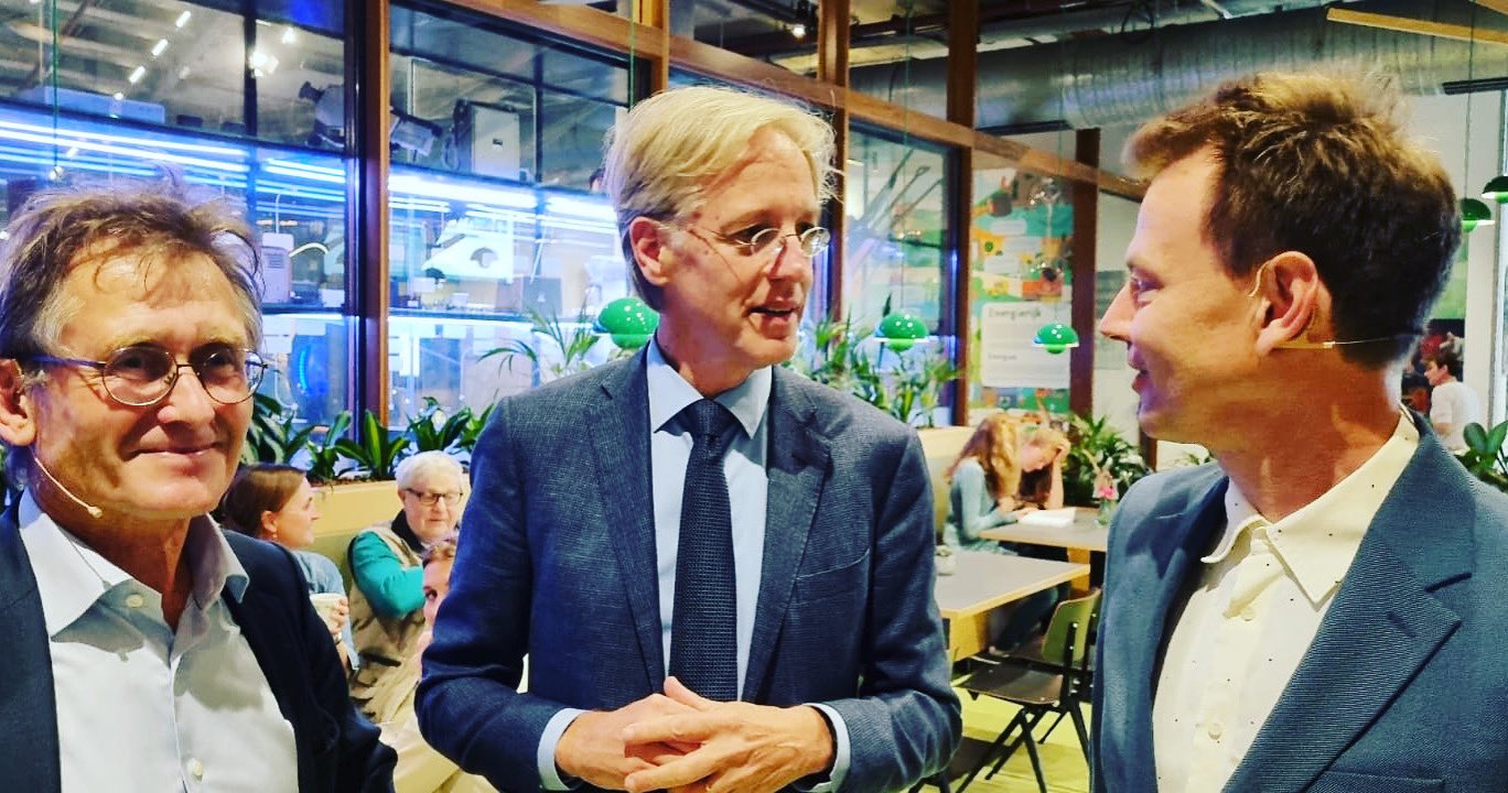 From left to right: Ben Feringa, Robbert Dijkgraaf and presenter Jim Jansen. Photo: Maarten Berkers