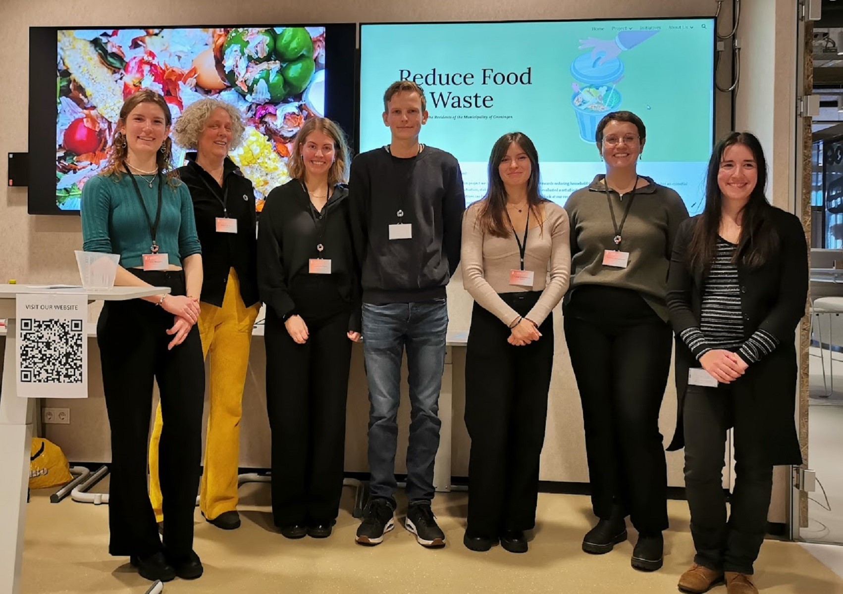 From left to right: Iris Massop, Karin de Boer (supervisor), Paula Seiffert, Rick Dijkstra, Lana Vasyanina, Franka Bergmann, Maurie Mutsaerts (municipality of Groningen).