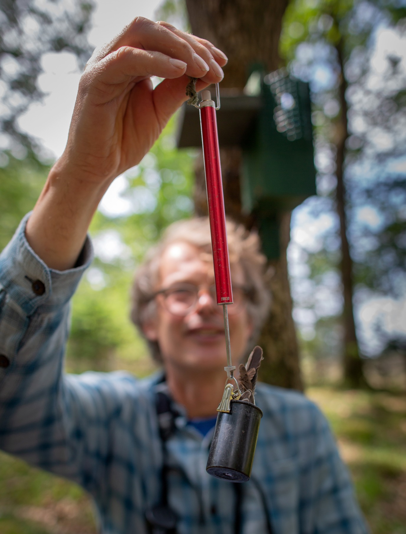 Both: 'Als je de wereld leefbaar wilt houden, dan moet je eerst weten hoe die functioneert. Daarom analyseren we vogelpoepjes.'