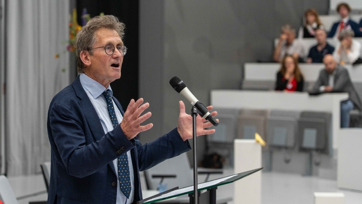 Feringa geeft zijn eerst college in de splinternieuwe Feringa Building