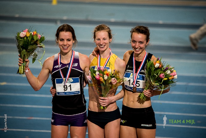 Elisa op het podium na het NK Indoor in 2019