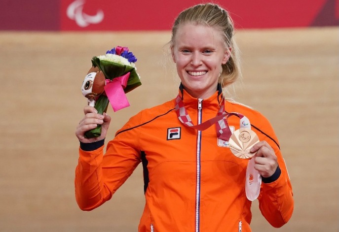 Een trotse Caroline met de bronzen medaille (Foto: Mathilde Dusol)