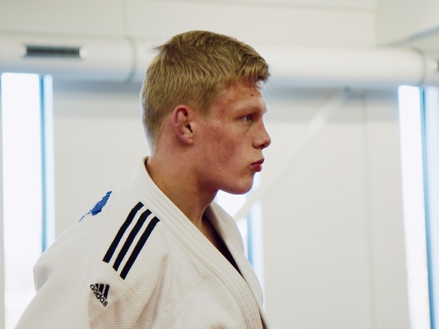 Judoka Lars van Oostrum in De Aanpakkers