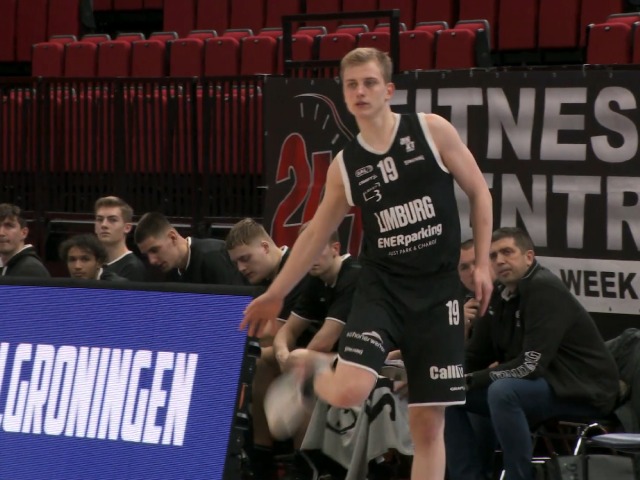 Jef de Vries basketbalt in Weert voor BAL