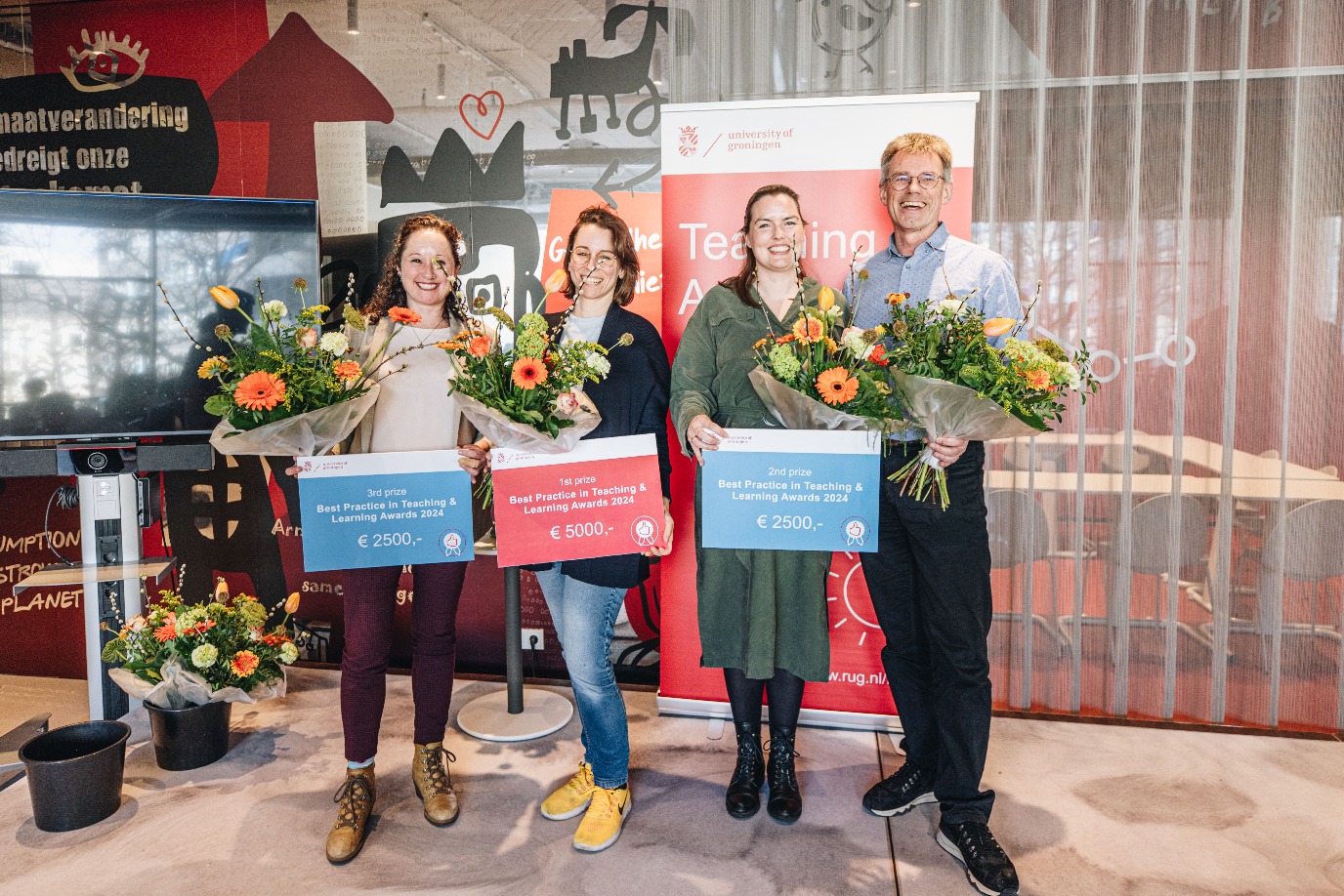 Winners of the Best Practice Awards 2024: Dr. Meghan L. Muldoon (UCF), Kirsten van den Bosch (BSS) and Dr. Leonieke Bolderman & Peter Groote (FSS).