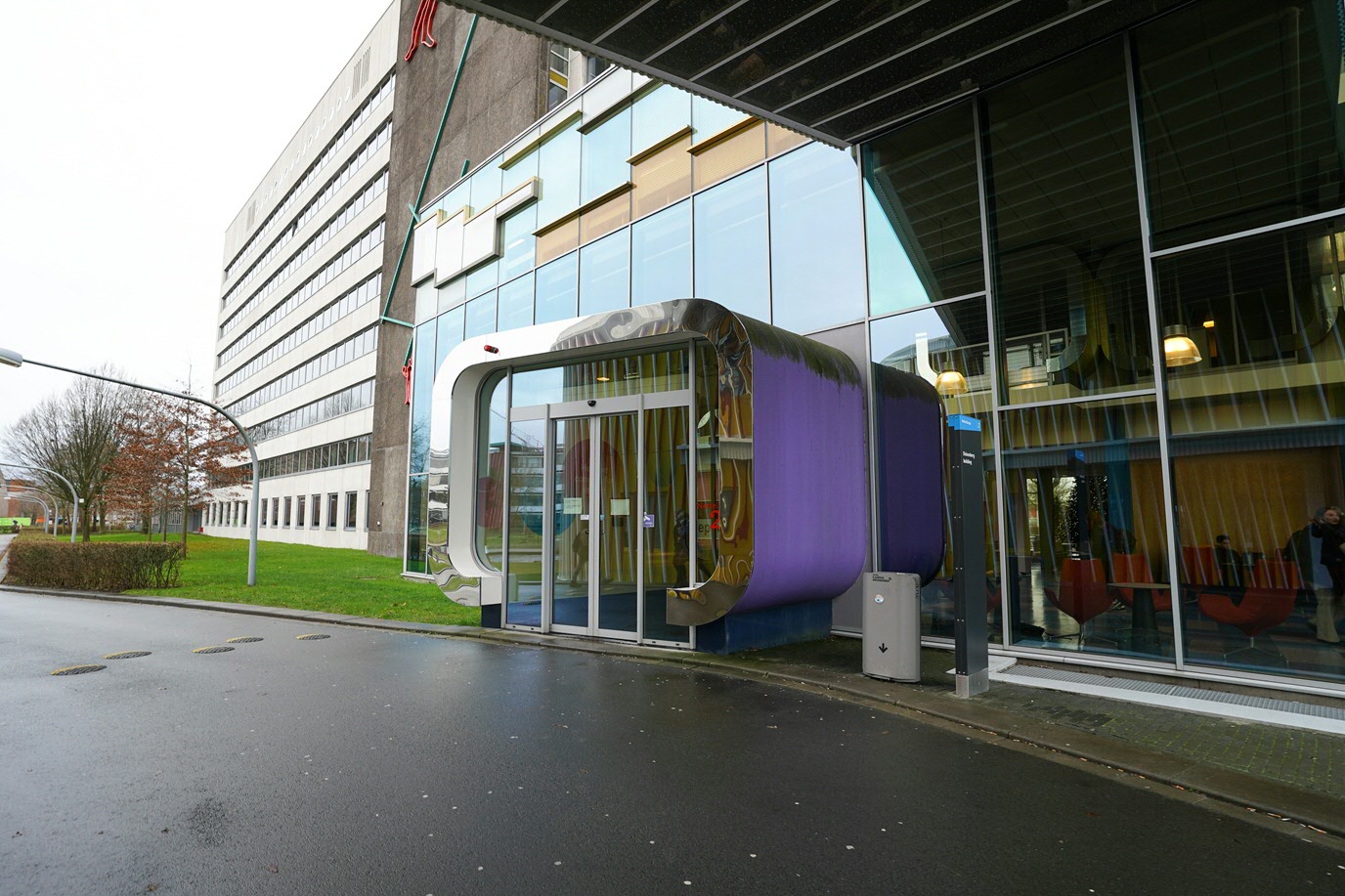 Entrance at street Nettelbosje