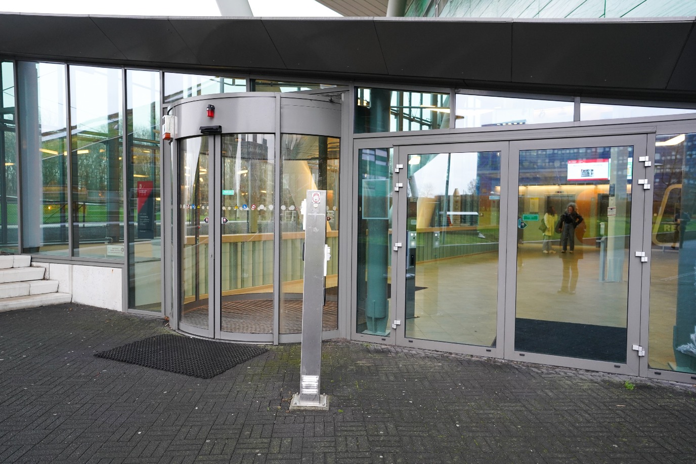 Main entrance of the building, automatic sliding doors