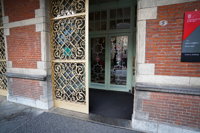 Hoofdingang academiegebouw