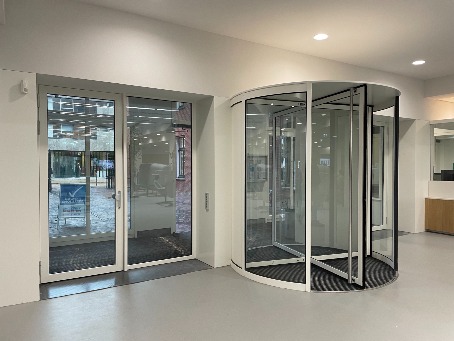 Partitioning doors main entrance