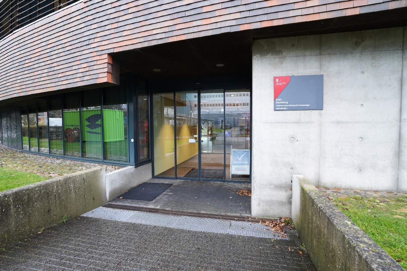 Main entrance of the building, automatic sliding doors