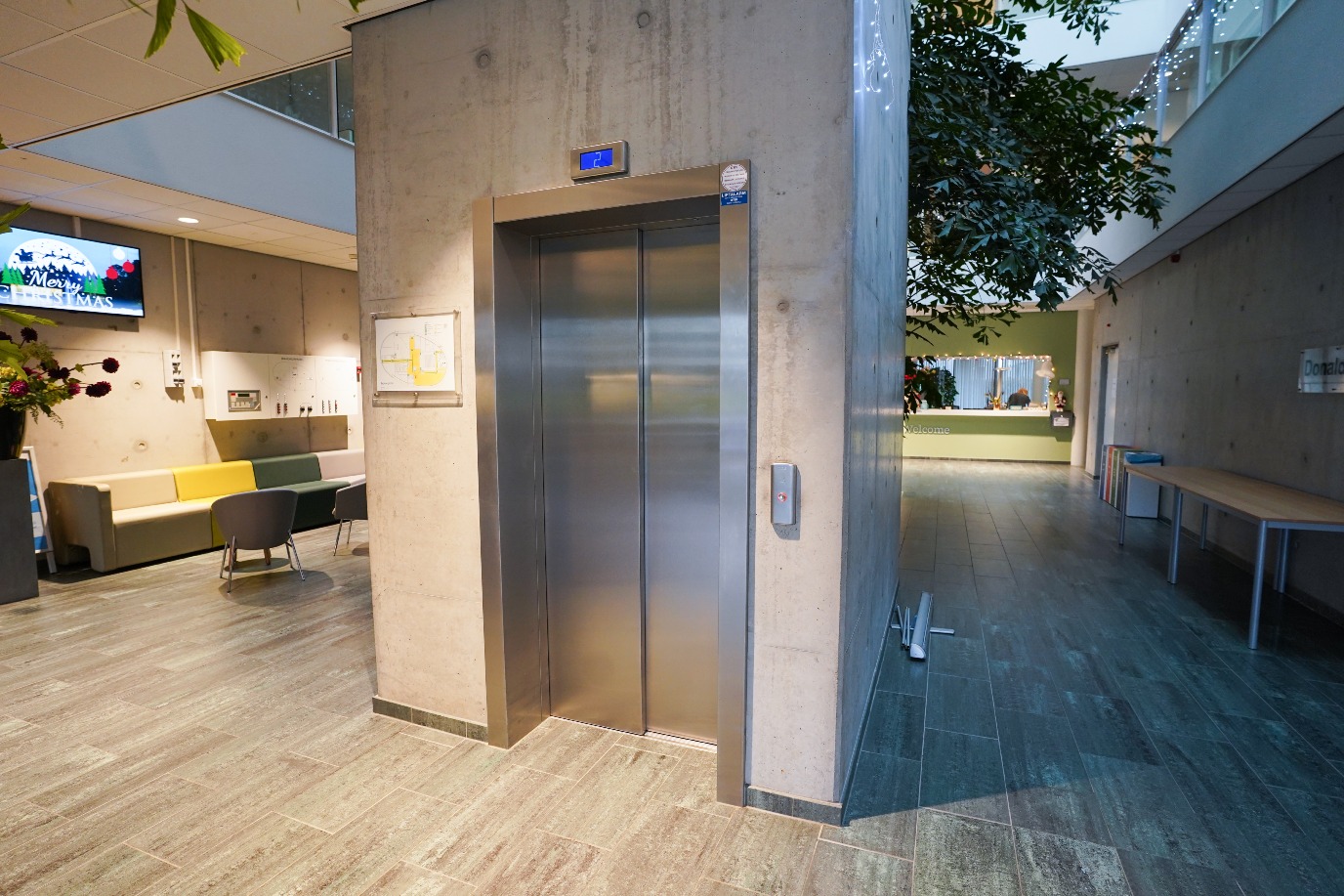 Lift op locatie in de aankomsthal