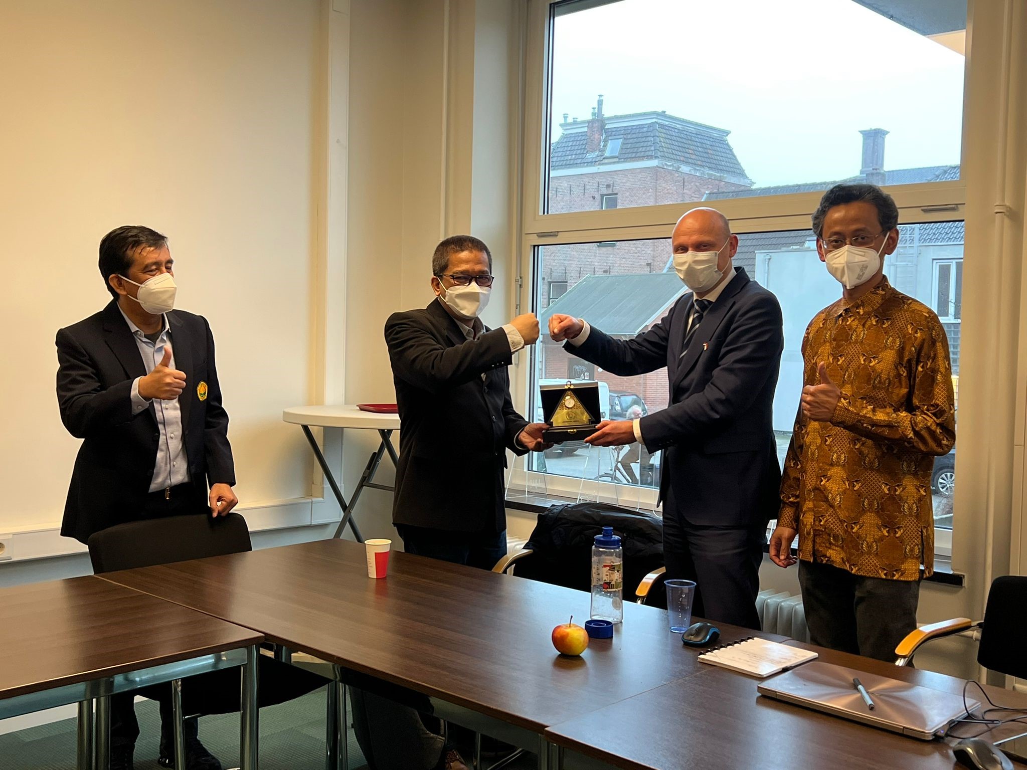 Prof. Slamin and Dr. Iwan Taruna of the University of Jember, with Mr. Mervin Bakker and Prof. Bayu Jayawardhana of the University of Groningen