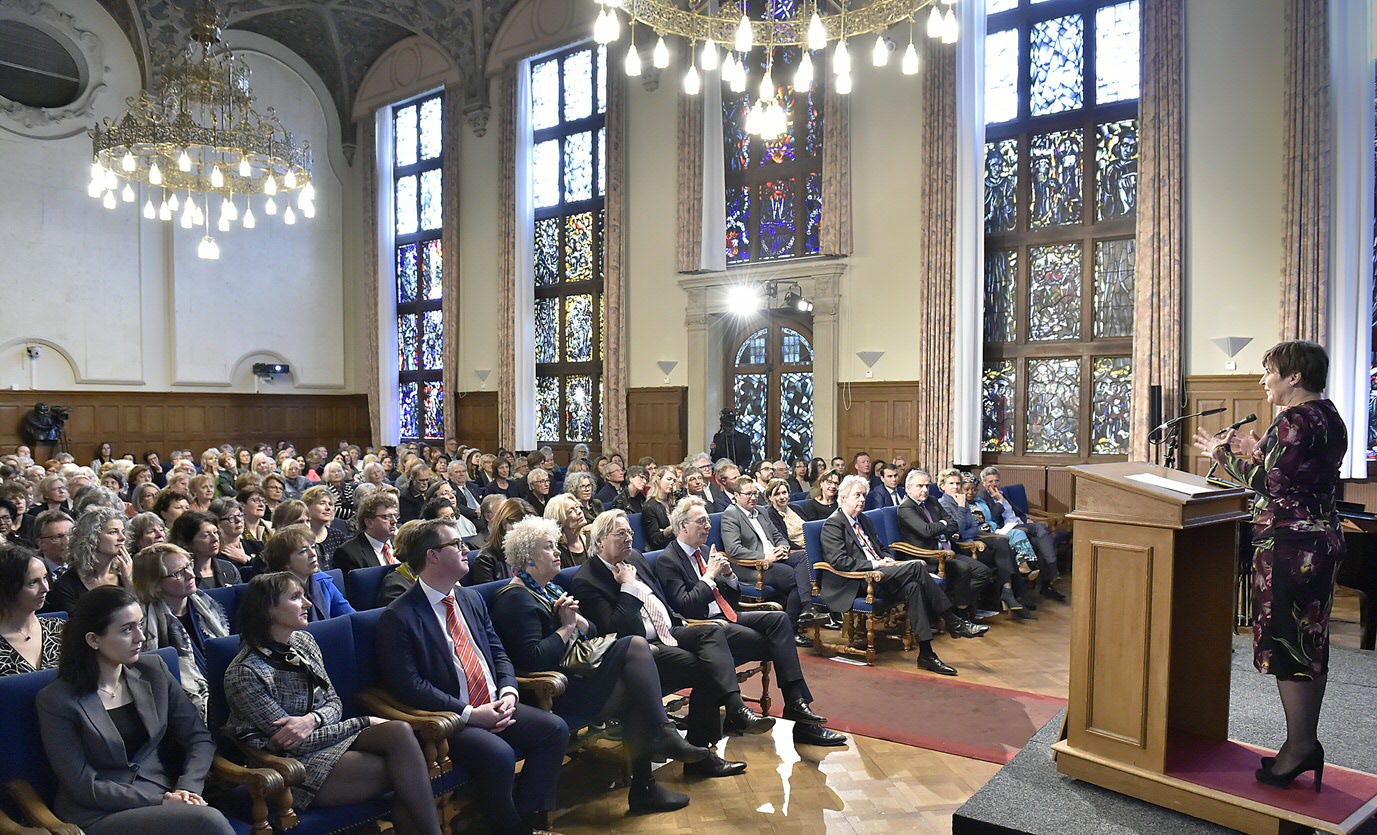 Een volle Aula in het Academiegebouw
