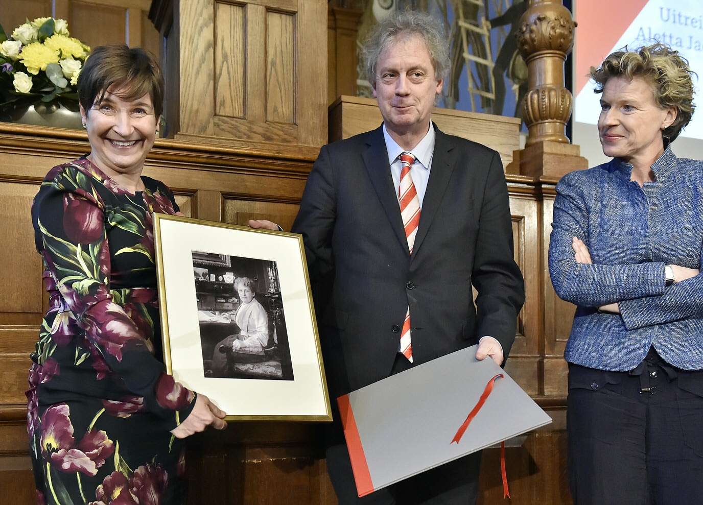 Lilianne Ploumen being presented with a picture of Aletta Jacobs by Prof. Elmer Sterken (Rector Magnificus) and Prof. Janka Stoker (Chair of the Aletta Jacobs Prize Jury and Professor of Leadership and Organizational Change, Faculty of Economics and Business)