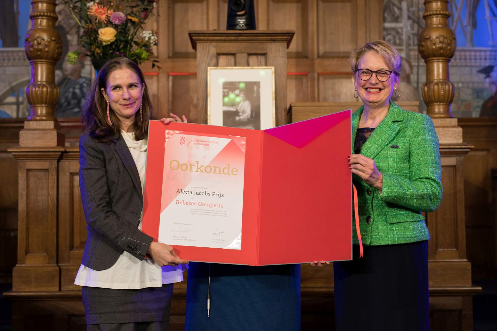 Rebecca Gomperts receives the certificate
