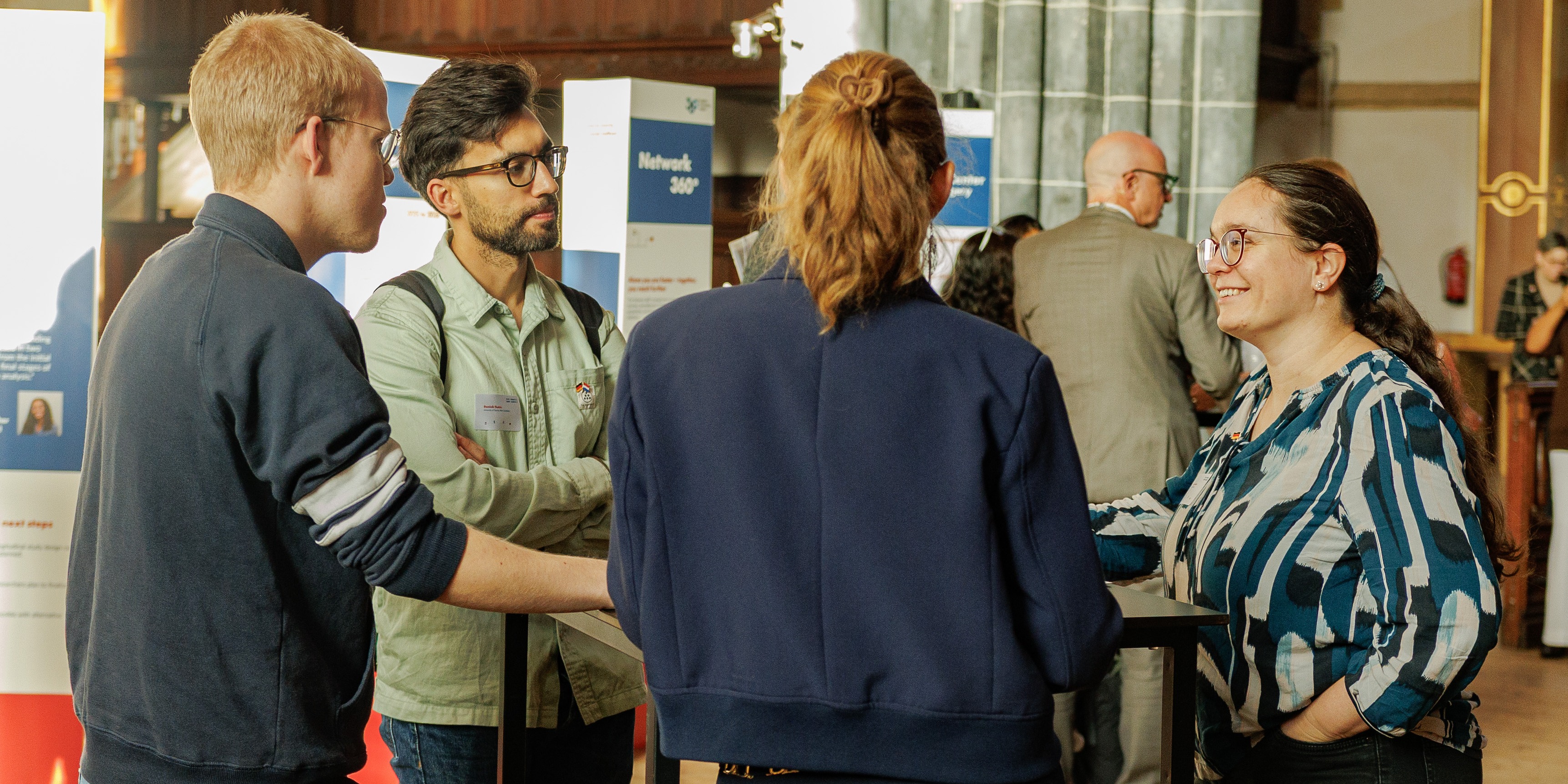 Evenementenzaal met mensen