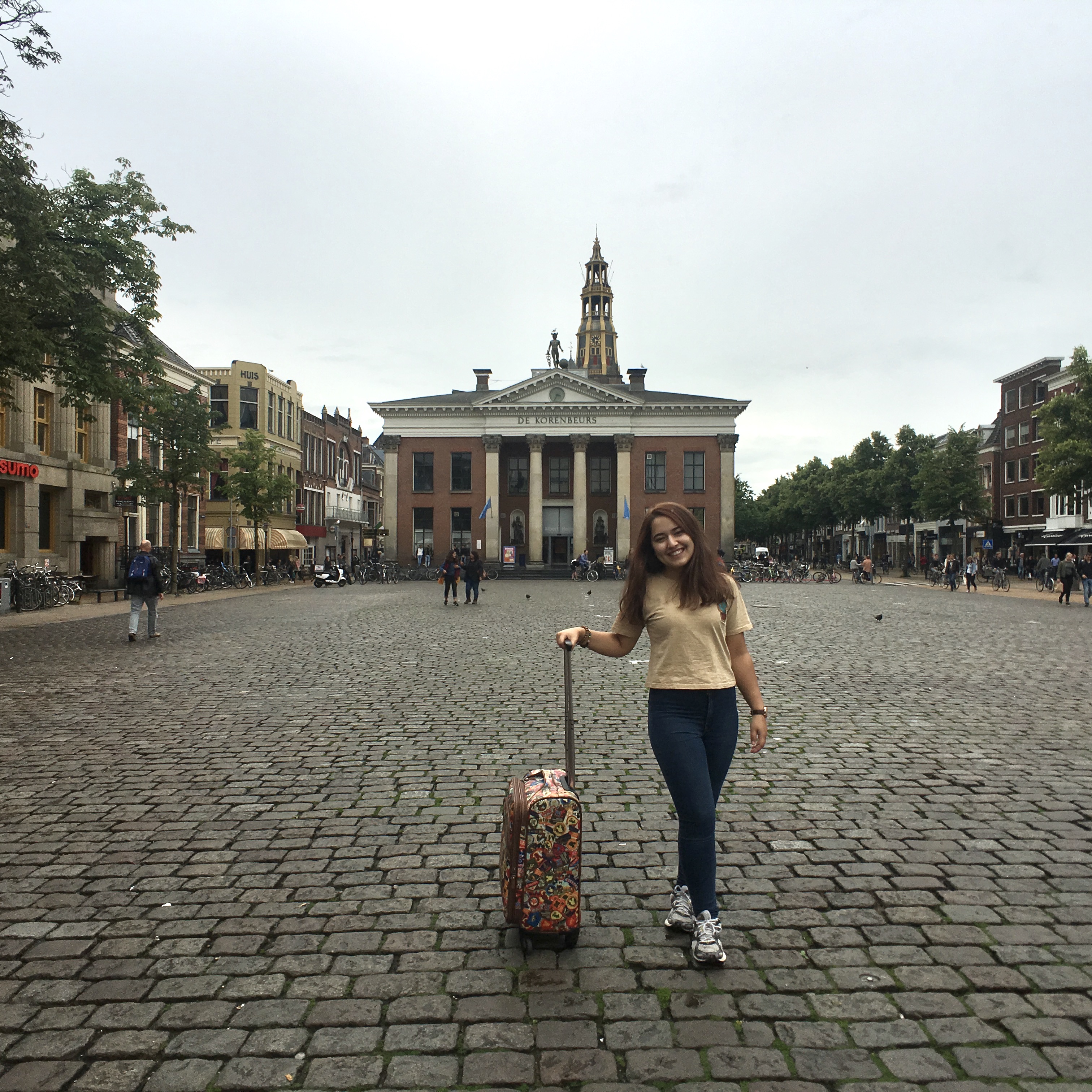 Me and my suitcase on the "Vismarkt"