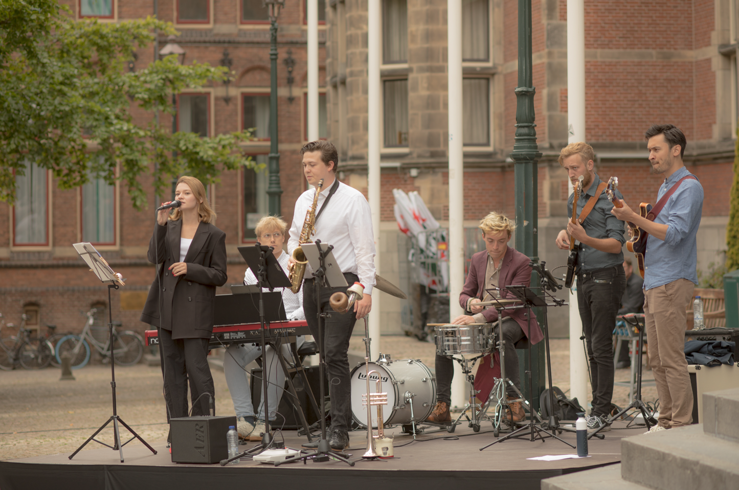De band die muziek ten gehore bracht tijdens de "Groote maaltijd"