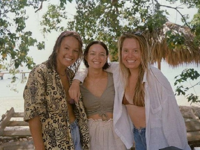 Het studententeam op Cura&ccedil;ao (v.l.n.r.): Ise Grimm, Lisa H&uuml;bner en ikzelf