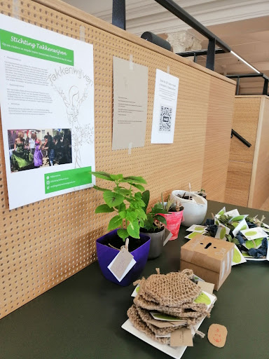 The Green Office set-up a donation table, and the Takkenwijven organization shared samples of their plants, seeds and crafts!