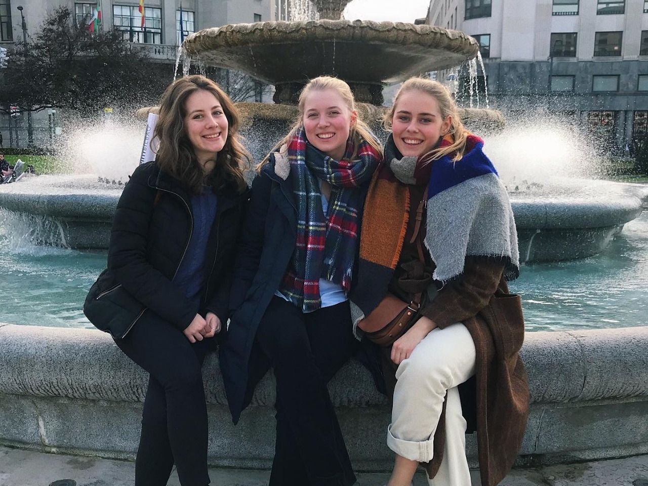 Ester Alda H. Bragad&oacute;ttir (right)