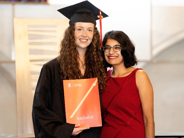 Lea Johanssen at her bachelor's graduation with dr. Indira van der Zande, Director of Education at Campus Frysl&acirc;n