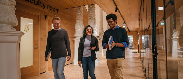 Students in the Beurs, the CF faculty building
