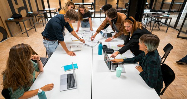 Scholieren kennis laten maken met wetenschappelijk onderwijs