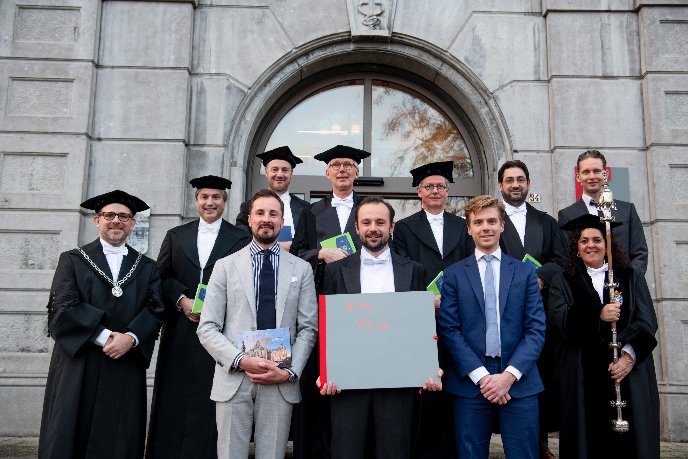 Wido Heeman after succesfully defending his dissertation