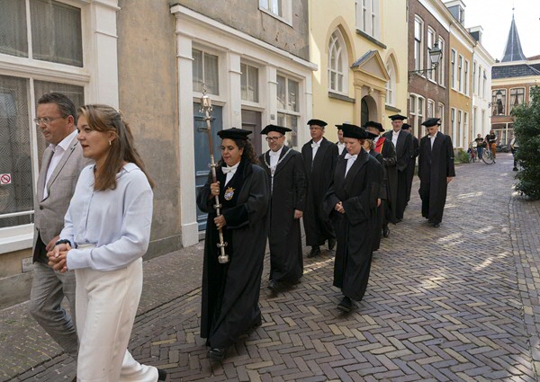 Cortage on it's way to the Grote of Jacobijnerkerk