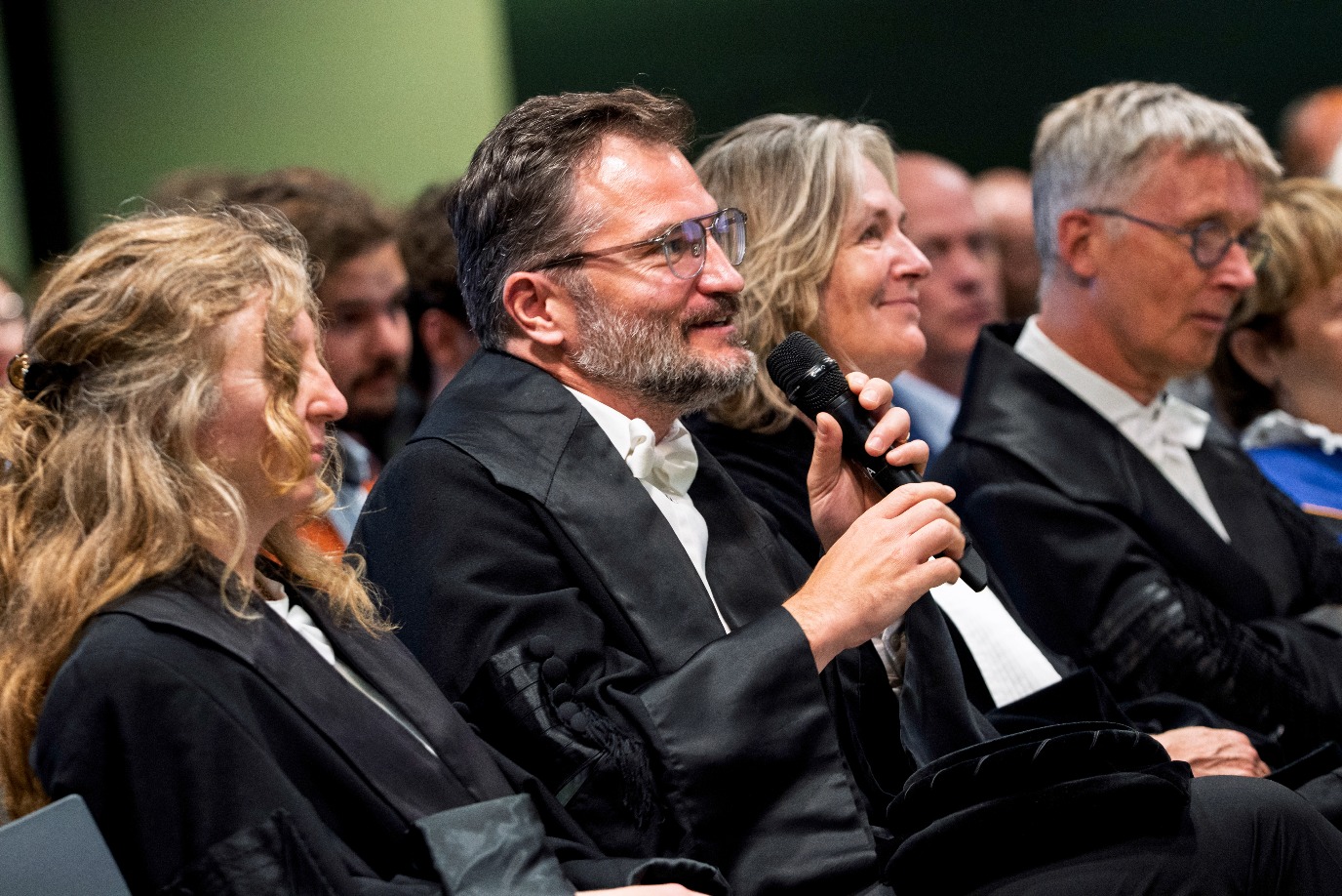 Benoeming van twee nieuwe adjunct-hoogleraren. Dr. Berfu Ünal werd benoemd tot adjunct-hoogleraar Sustainable Behaviour in a Circular Economy en dr. Oskar Gstrein tot adjunct-hoogleraar Data Governance and Digital Autonomy.