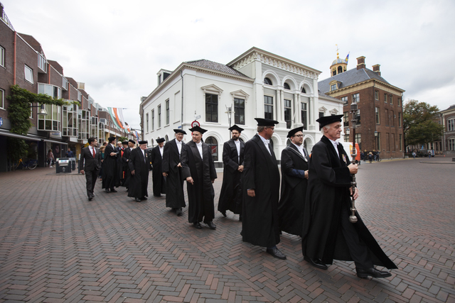 The academic procession goes through Leeuwarden