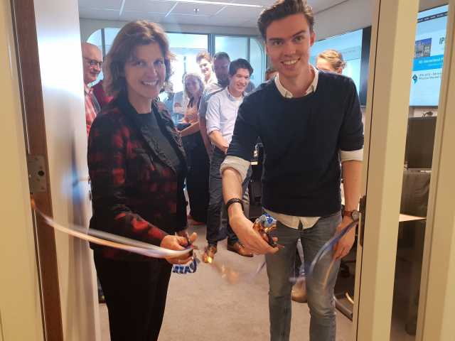 Offici&euml;le opening door Iris Vis, hoogleraar Industrial Engineering en Wouter Keizer, student MSc. Double Degree Technology and Operations Management