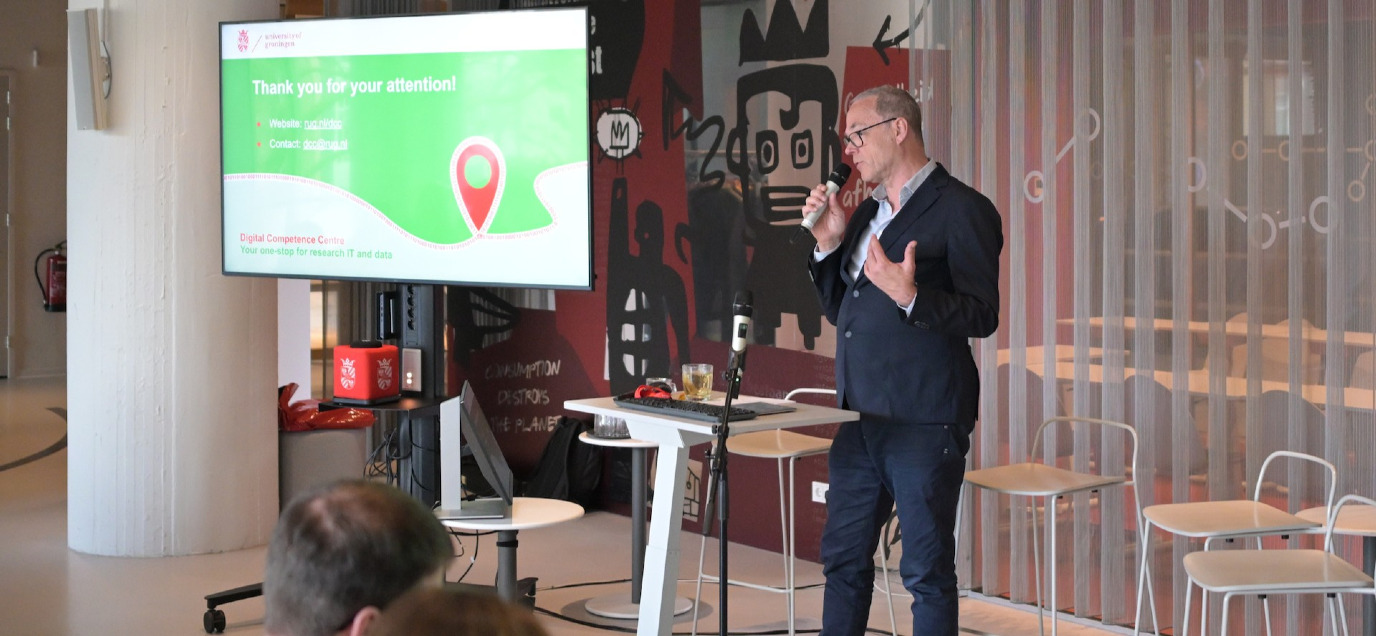 Jan Herman Veldkamp said a few words from UB management