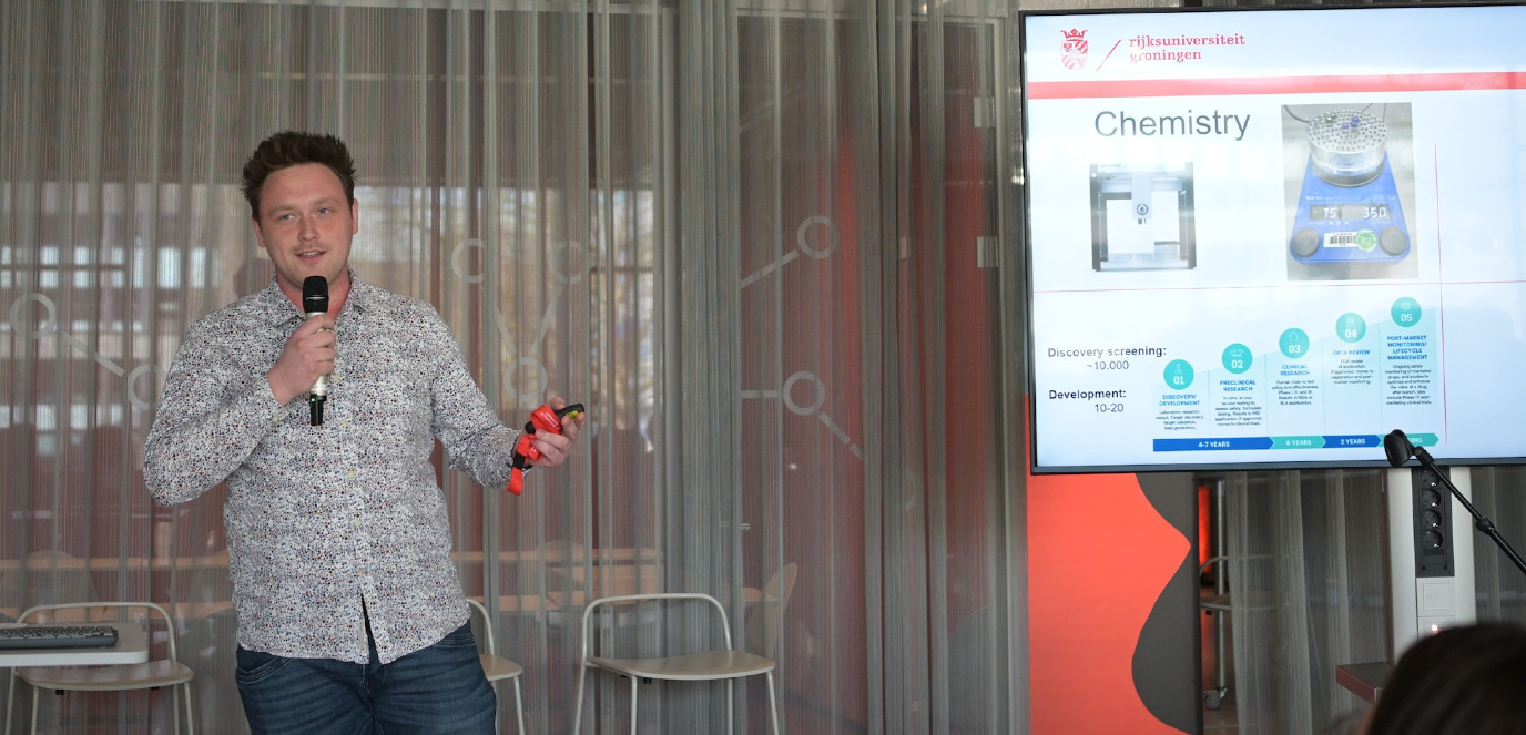 Hannes Hovorka on “Digitalization in the Modern Chemical Laboratory.”