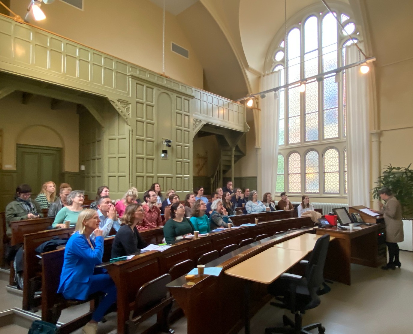 Schooldecanenmiddag in de tuin van de Faculteit GMW