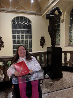 Resa, een foto van haar Honours Ceremony van het Honours Programme