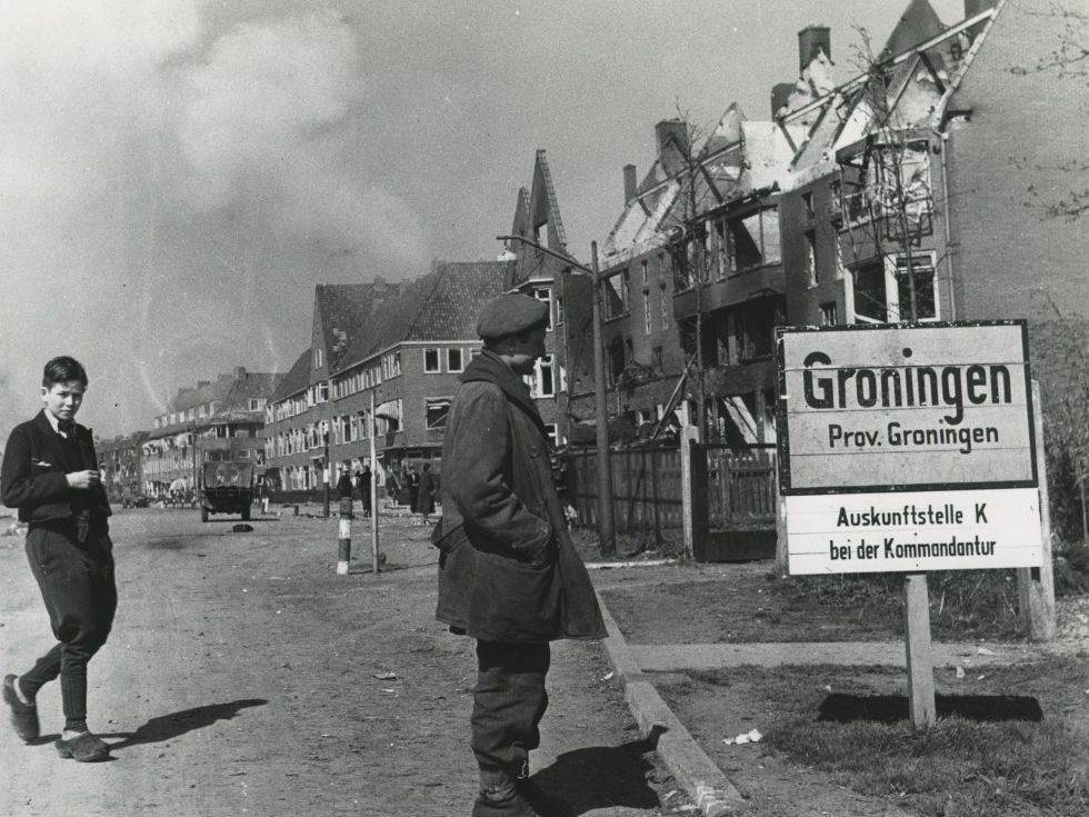A Canadian officer in Groningen, shortly after the liberation in 1945