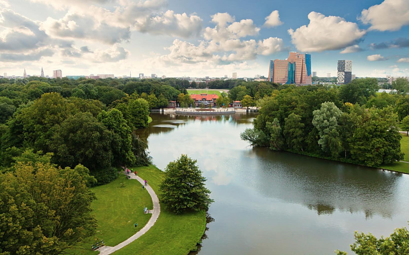 Frequently visited by students in the spring, the Stadspark is also a good option for a peaceful winter walk.