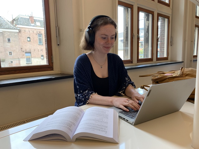 Student Hylke working hard on her thesis.