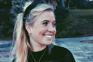 "The biggest addition of this minor to my programme is gaining intensive practical experience in setting up a business with a group of motivated and enthusiastic students" - Nienke Kroes