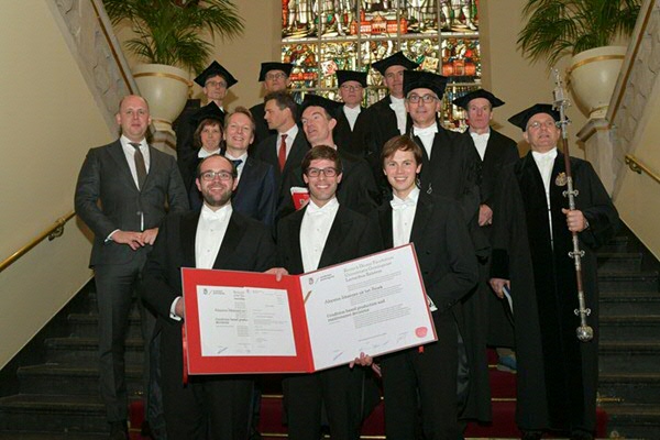 Michiel uit het Broek (middle; front row) received the distinction ‘cum laude’ for his thesis