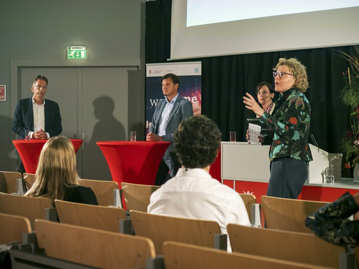 Panel discussion with Harry Garretsen, André Postema, Laura van Geest and Janka Stoker