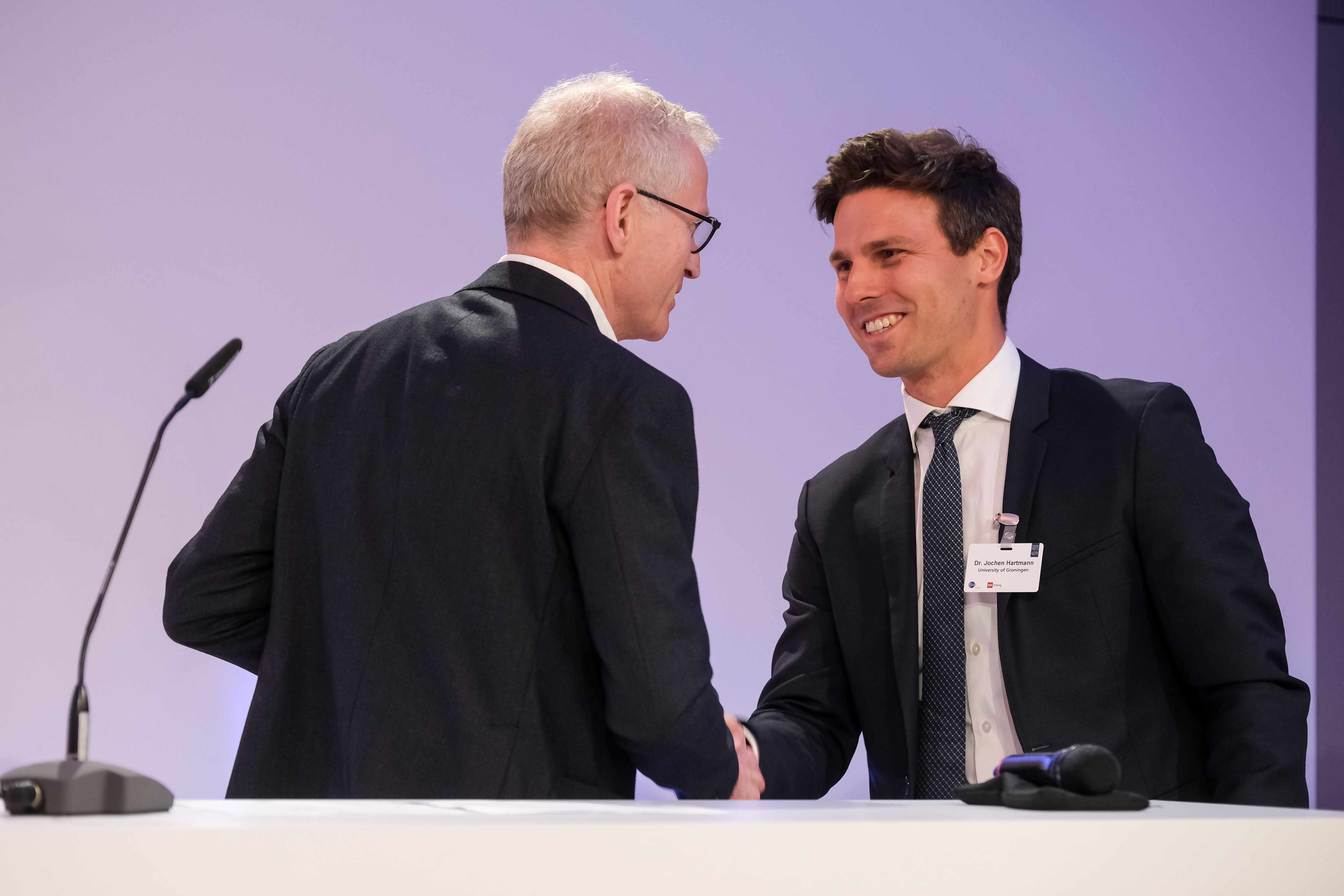 Jochen Hartmann (right) receives his award