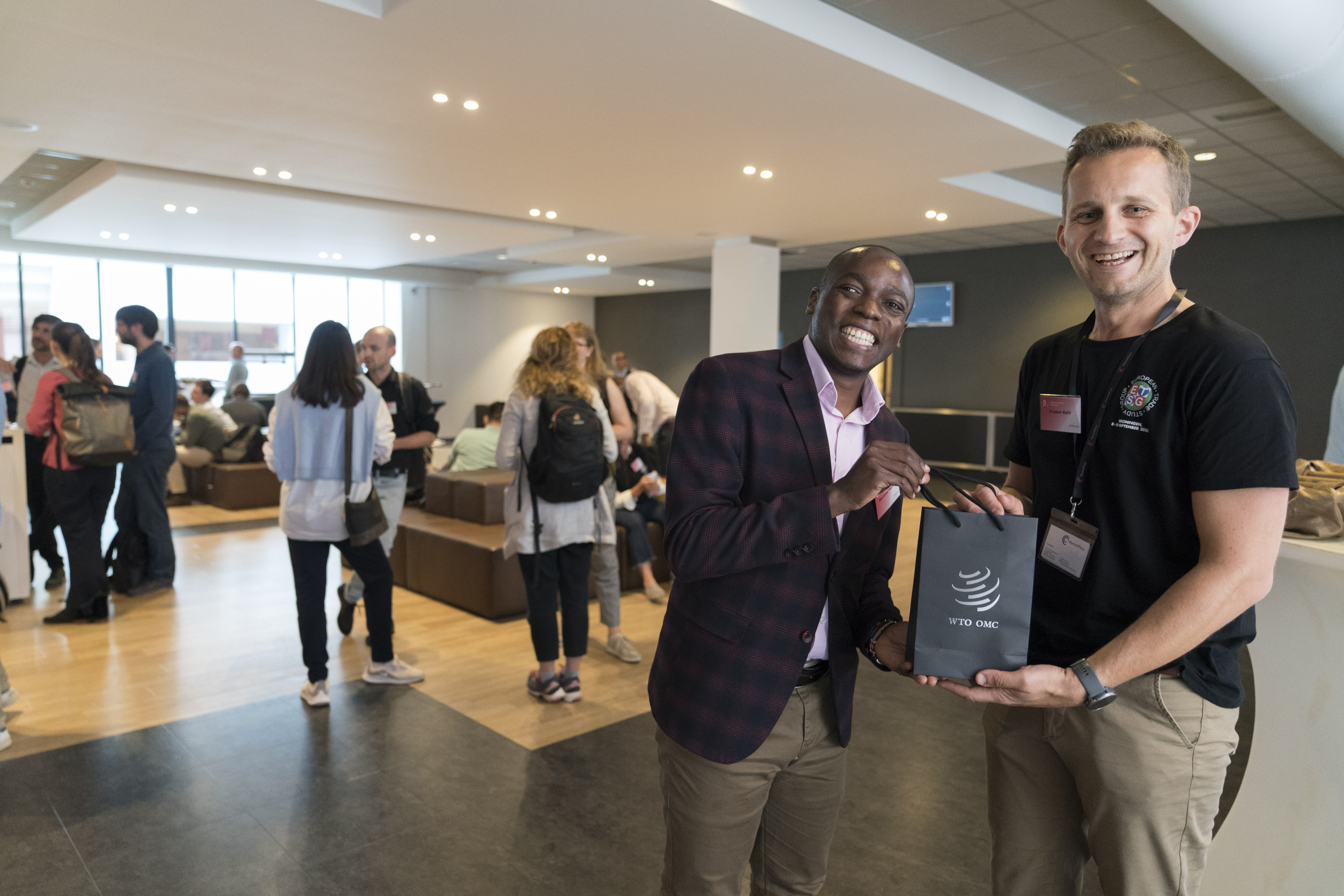 Co-organizer Tristan Kohl (right) with one of the conference participants (Photo: Reyer Boxem)