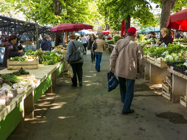 Markets selling only local food may have difficulties establishing themselves. 