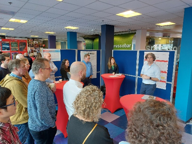 Hans Risselada presenting peer feedback dialogue during the FEB Education Day