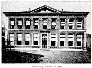The original Kapteyn Astronomical Laboratory at the Broerstraat in the center of Groningen. This picture has been taken around 1920.